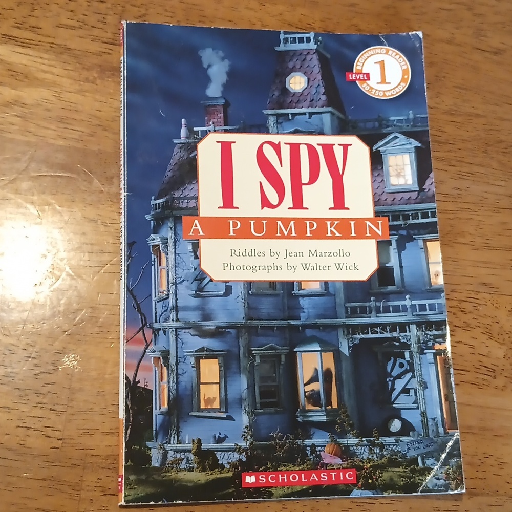 I spy book level 1 | scholastic book I spy A Pumpkin